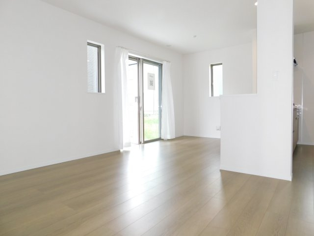 北名古屋市久地野河原の新築一戸建の居間・リビング|◇リビング◇　　南面で明るいリビング１５．０帖　開放感のあるリビング♪