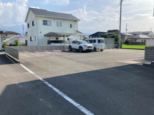 シャーメゾン・エスポワールの駐車場