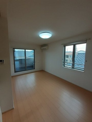 【居間・リビング】 | グランデ・Ⅰ | こちらの居間で趣味の時間をお楽しみください