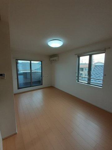 【居間・リビング】 | グランデ・Ⅰ | こちらの居間で趣味の時間をお楽しみください