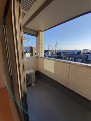 【バルコニー】 | ブルック駅西 | 暖かな日差しのふりそそぐバルコニー