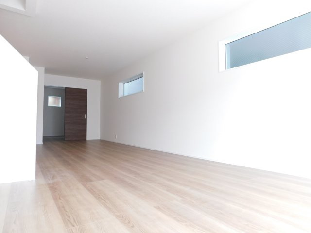 名古屋市南区南野２丁目の新築一戸建の居間・リビング|◇リビング◇　　南面で明るく広いリビング１９．６帖　洋室と続き間で２３．９帖の広々空間になります♪