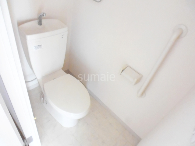 セリシエ赤羽のトイレ|手すり付きのトイレです♪