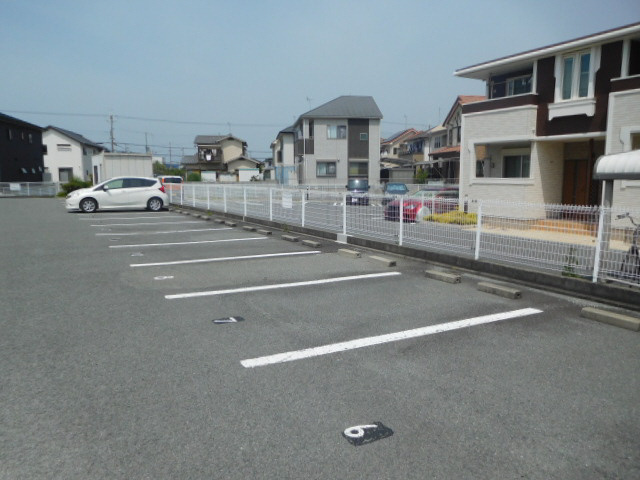 エルガーデンの駐車場