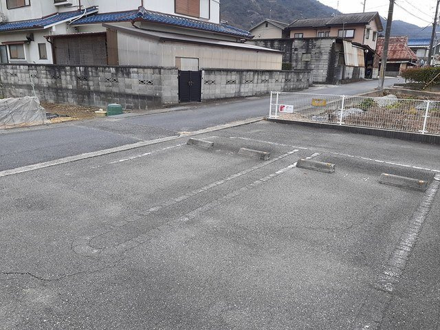 サンリットベルＢの駐車場