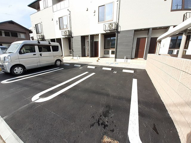 レガリアの駐車場