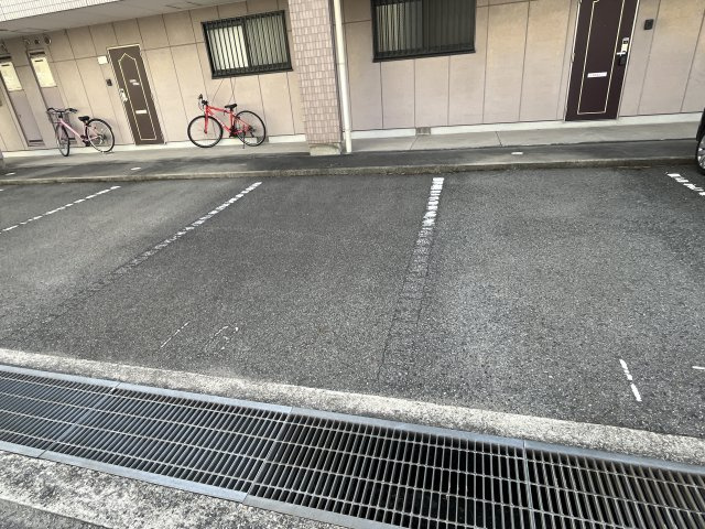 ディア　エスタシオンの駐車場