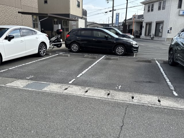 メゾン・グランチェスタの駐車場