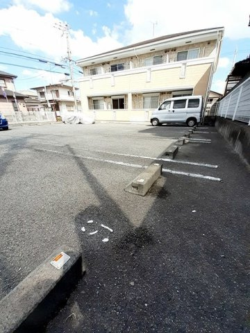 シュープリームの駐車場