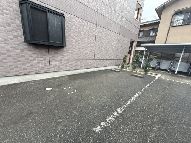 エクセレント，ＯＮの駐車場
