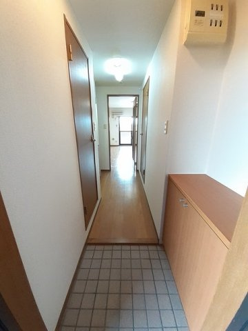 グランディールＦの玄関