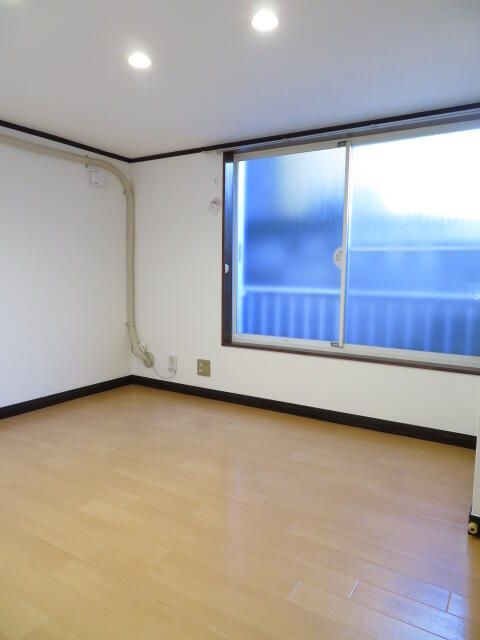 シャトレＢの居間・リビング
