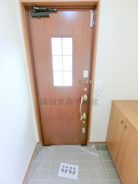 千鳥1丁目貸家の玄関