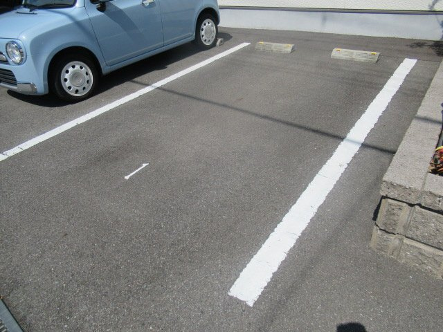 エレガンスコート西嶋の駐車場