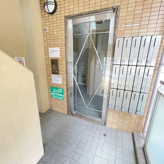 【エントランス】 | 秀明館