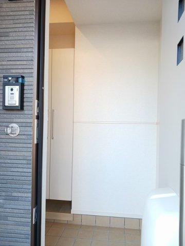 グリチネの玄関