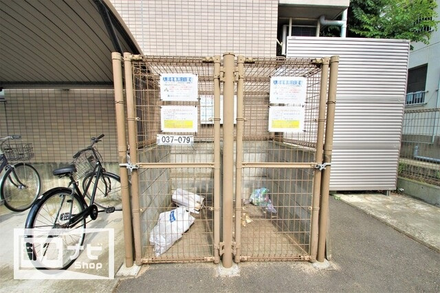 クレール・オゴのその他|その他
