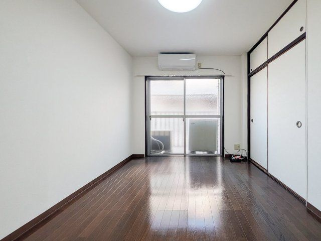 山崎マンションの内装