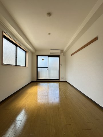 大阪市中央区谷町７丁目の賃貸マンションの居間・リビング