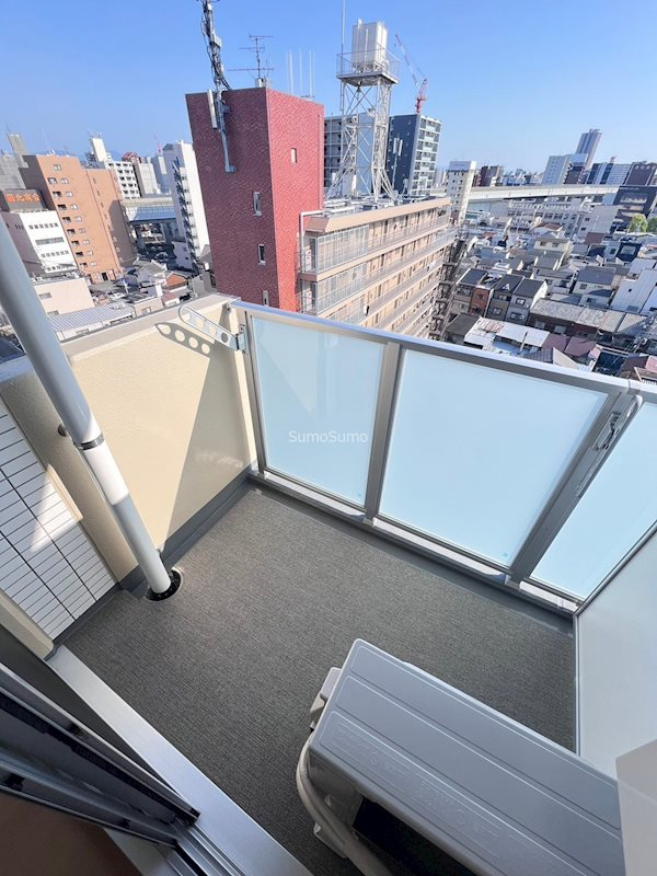 Luce Kujonishiのバルコニー