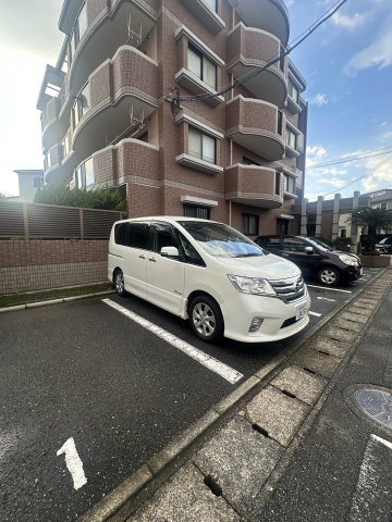 シャルマン室見の駐車場