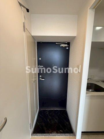 コスモリード谷町六丁目（旧 ドゥーエ谷町）の玄関
