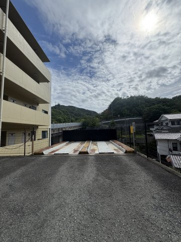 サンコート花山の駐車場