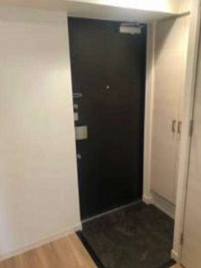 プレサンス南森町ライズ の玄関