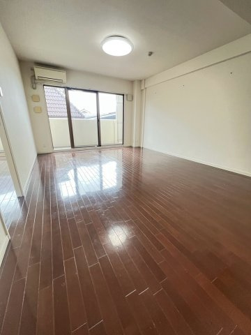 シャルム甲子園口の居間・リビング