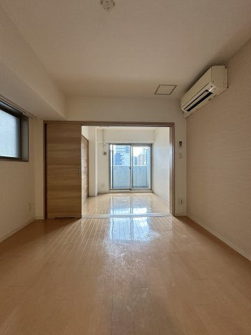 フロンティアコート堺筋本町(旧 ノーブルコート堺筋本町)の居間・リビング