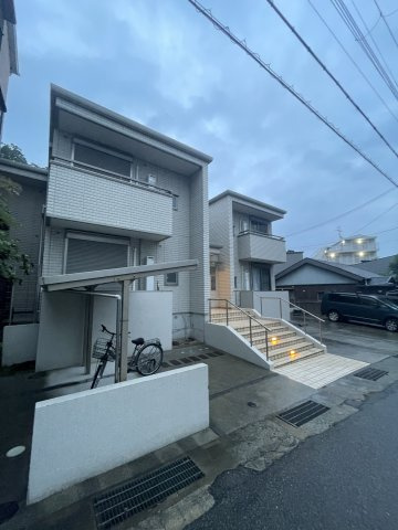 エスコート山根