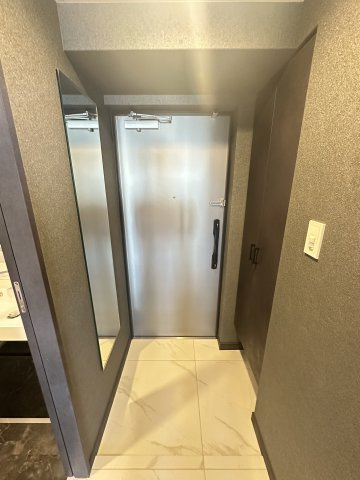 S-RESIDENCE難波西alterの玄関
