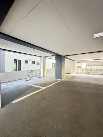 ドリーム六本松 の駐車場