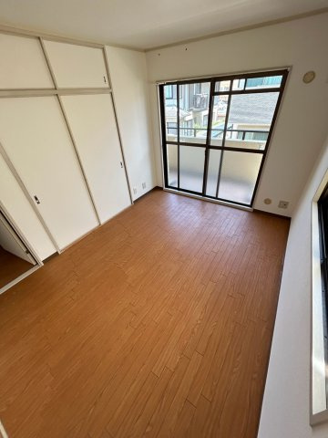 アヴェニール深江南の洋室