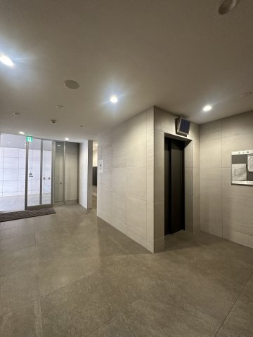 LIBTH県庁前のエントランス