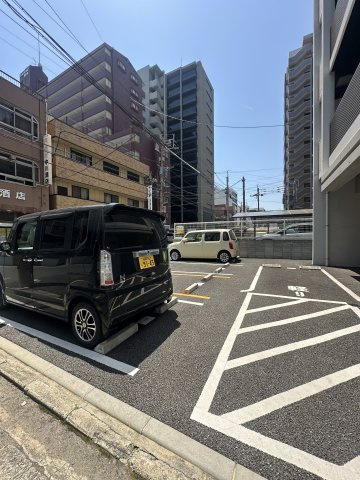 LIBTH県庁前の駐車場