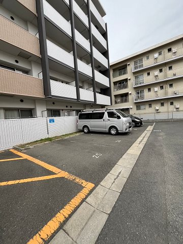 尼崎市口田中１丁目の賃貸マンションの駐車場