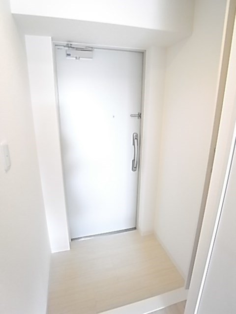尼崎市口田中１丁目の賃貸マンションの玄関