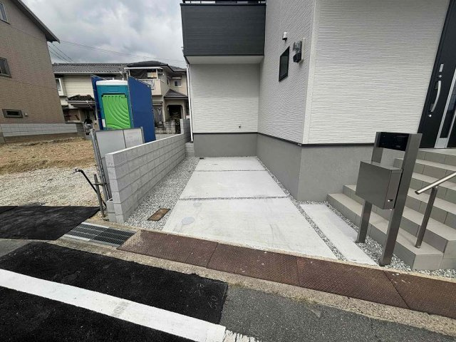 魚住町西岡新築戸建の駐車場