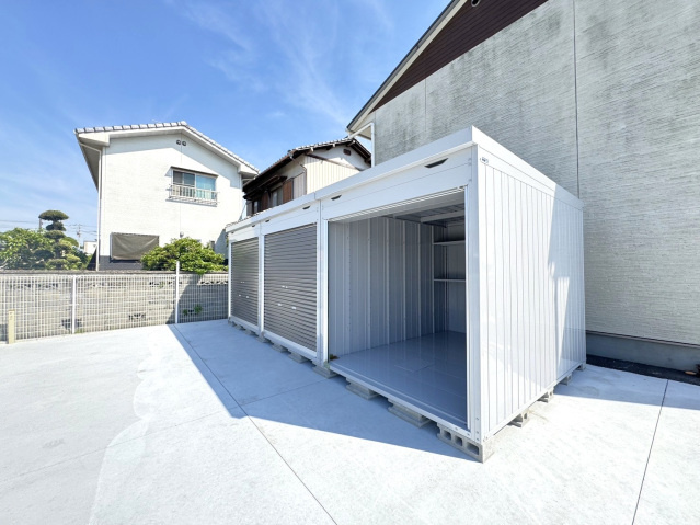 ガレージライフ高松東の外観|建物外観