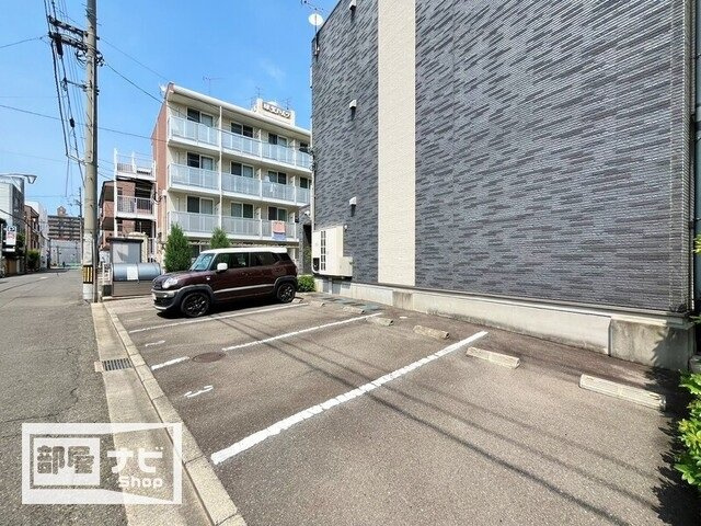 エレガンテ瓦町の駐車場|駐車場