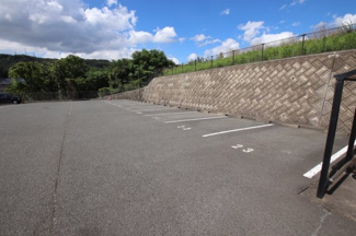 【駐車場】 | ブリリアントヒルズ | カースペースがあります