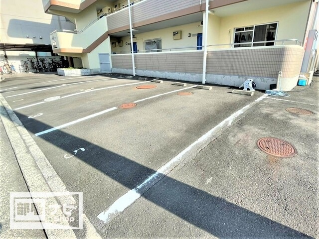 クリスタルパレスの駐車場|駐車場