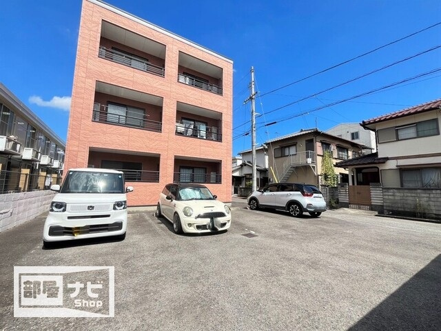 ＱＵＡ２１の駐車場|駐車場