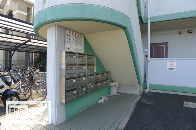 フラワーマンションのエントランス|エントランス