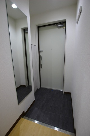 ヴェルドミール小阪の玄関