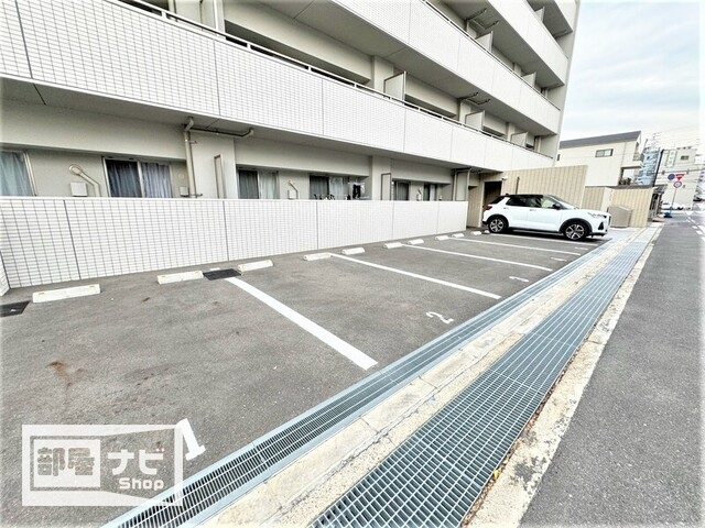 ルスト栗林町の駐車場|駐車場