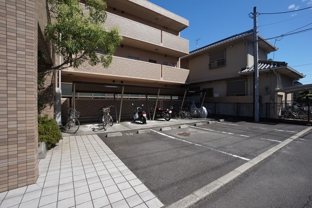 コンフォルト桜町の駐車場|駐車場