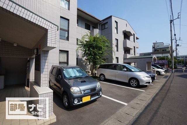 グランドール桜町の駐車場|駐車場