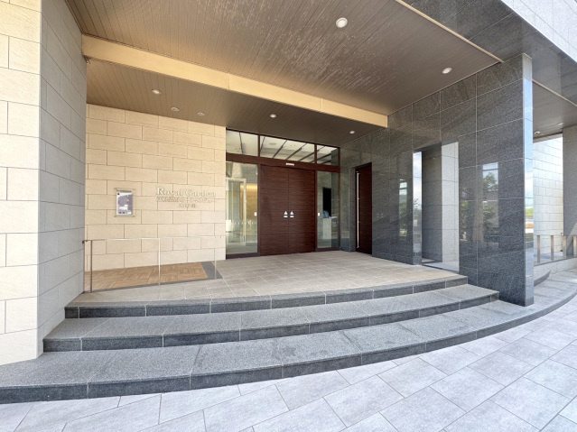 ロイヤルガーデン高松駅西オーシャンビュー弐番館のエントランス|エントランス